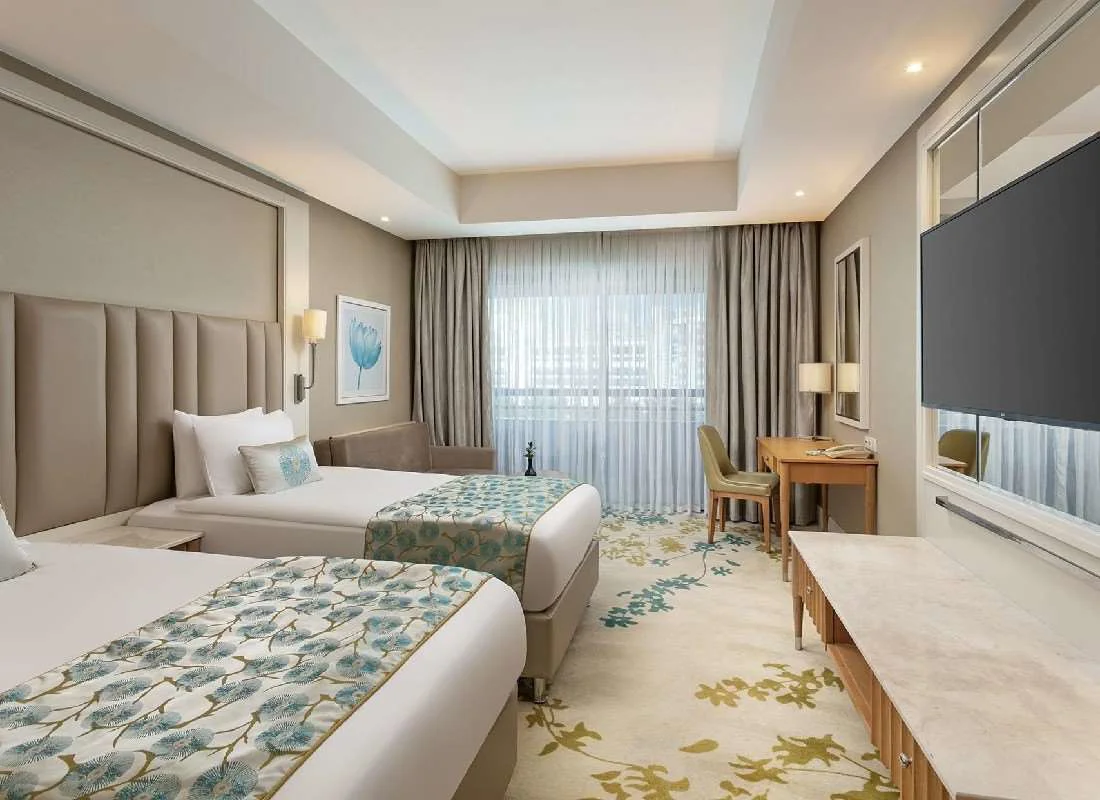 Titanic Deluxe Lara 5