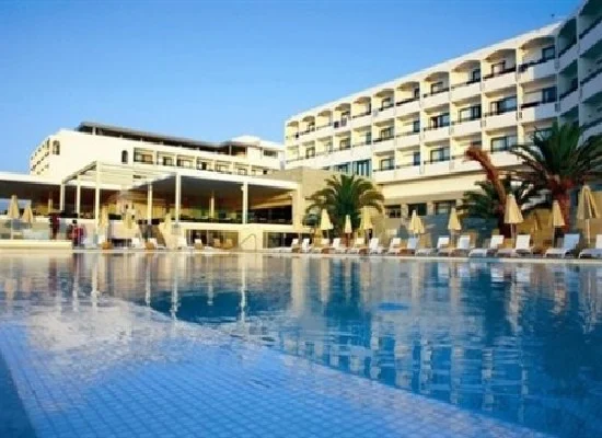 I Resort Beach Hotel & Spa vh Aktia 4